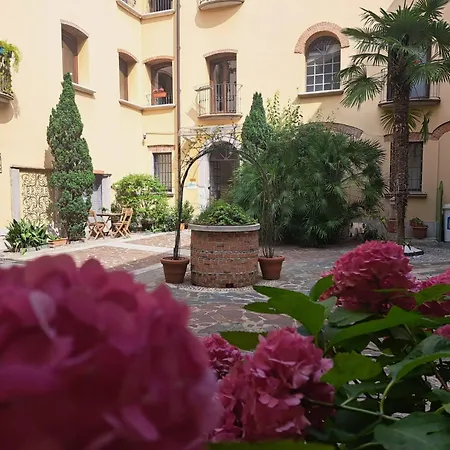 Apart Otel Monolocale Deluxe Aurora 4*